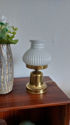 Lampe, Virkelig retro lampe 

Dansk lavet 

ABO RANDERS 

SENDES GRATIS