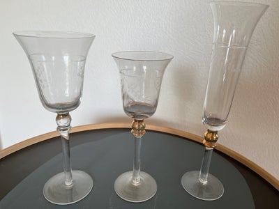 Glas, Glas, rødvin, hvidvin, champagne, Håndlavede-, 12 rødvinsglas 
12 hvidvinsglas
8 champagneglas