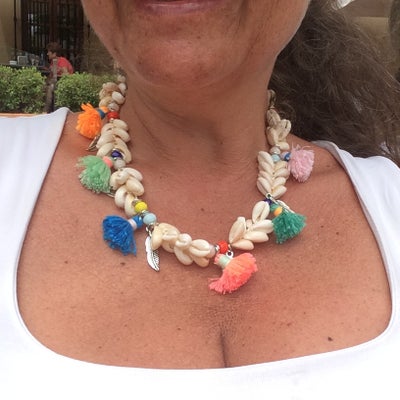 Halskæde, perler, Walina, Smuk halskæde udarbejdet af muslingeskaller, forskellige tassels, perler o