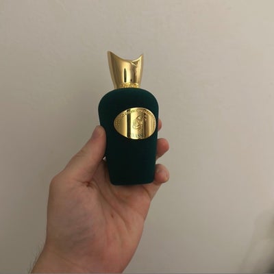 Eau de parfum, Parfume, Sospiro, Sælger dennne Sospiro Basso

80-85/100 ml

Fuld præsentation følger