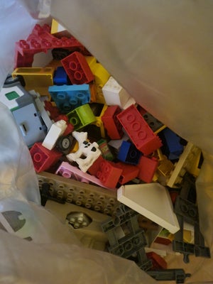 Lego Duplo, 4,5 kg lego duplo 
God blanding af dyr, figurer og klodser

Kan sendes for 85 kr..