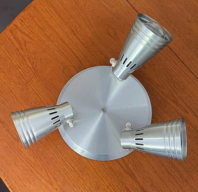 Spot, Loftslampe med 3 justerbar spotlys i sølv metal farve. 