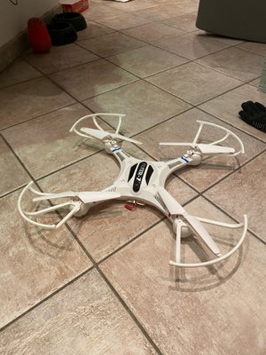 Drone, FLYVER-7, Drone den har en ekstra propel med med fuld opladt batteri kan den flyver i 5-10 mi