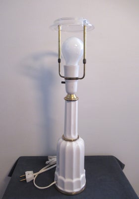 Lampe, Heiberg lampe, Stor Heiberglampe med rigtig retro skrærm.
Ingen fejl, virker.
Lampen måler 37
