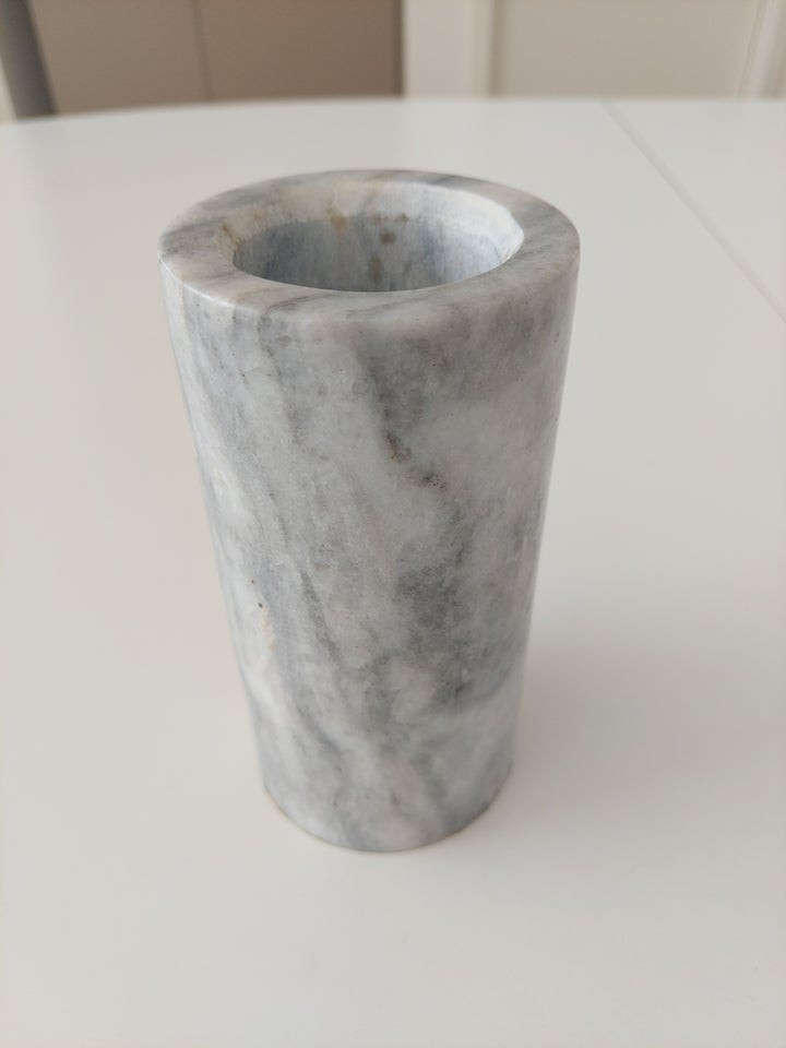 Andet, Vase