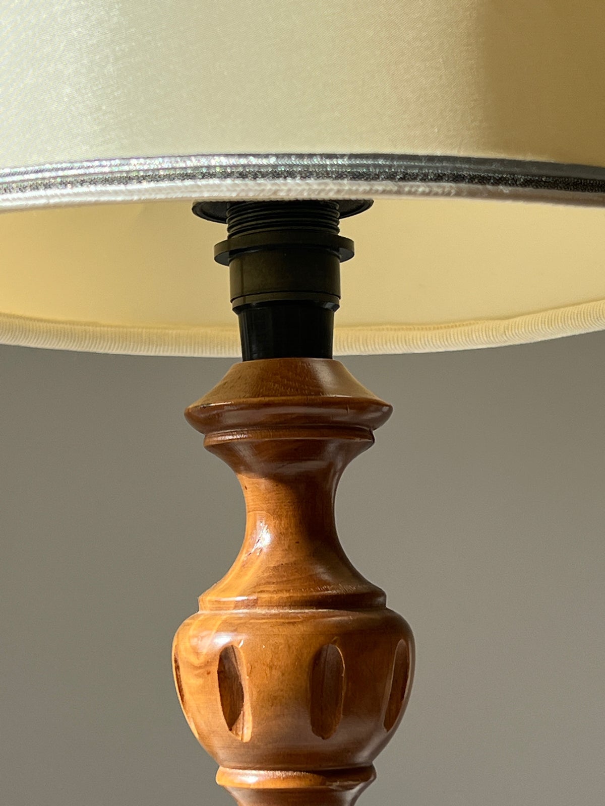 Anden arkitekt, Italiensk bordlampe i træ, bordlampe