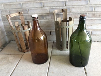 Flasker, Ølflasker, Patineret grøn & brun ølflaske 5 liter med træstakit
H 46 cm Diameter 18 cm
Begg