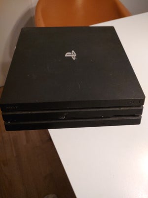 Playstation 4, Pro, Rimelig, Pris for PlayStation er 500 og ved 650 hvor 4 spil medfølger.
Spil kan 