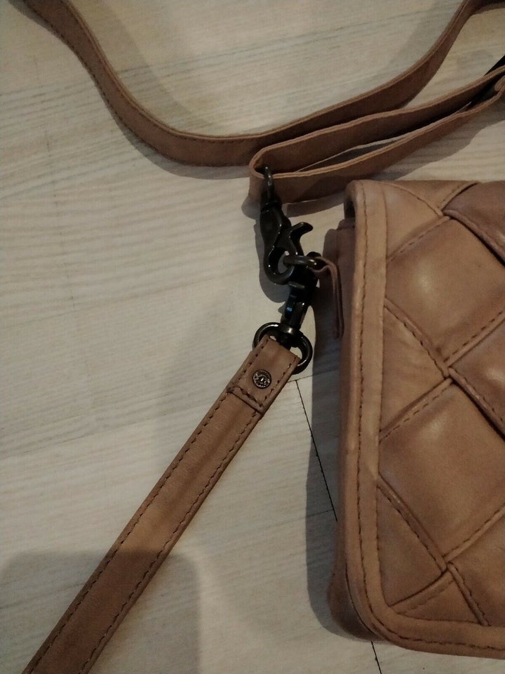 Crossbody, Depeche