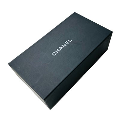 Anden håndtaske, Chanel, andet materiale, Chanel - æske 

Mål: 18,5 x 10 x 7 

Perfekt til f.eks. so