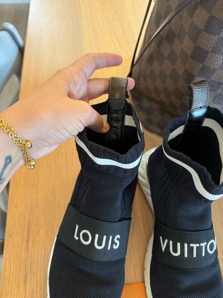 Sneakers, Louis Vuitton , str. 35