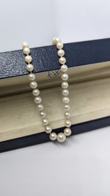 Halskæde, perler, 14 k, Gammel Perle kæde med lås
I 14 k hvidguld, 43,5 cm.

Stempel i lås 14 k

Sto