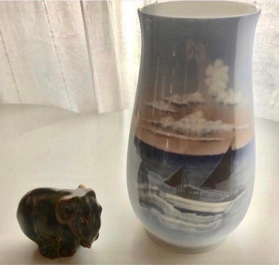 Porcelæn, Vase, Bing og Grøndahl, Bing & Grøndahl Vase med fiskekutter nr 1302/6211, 17,5cm pris 150