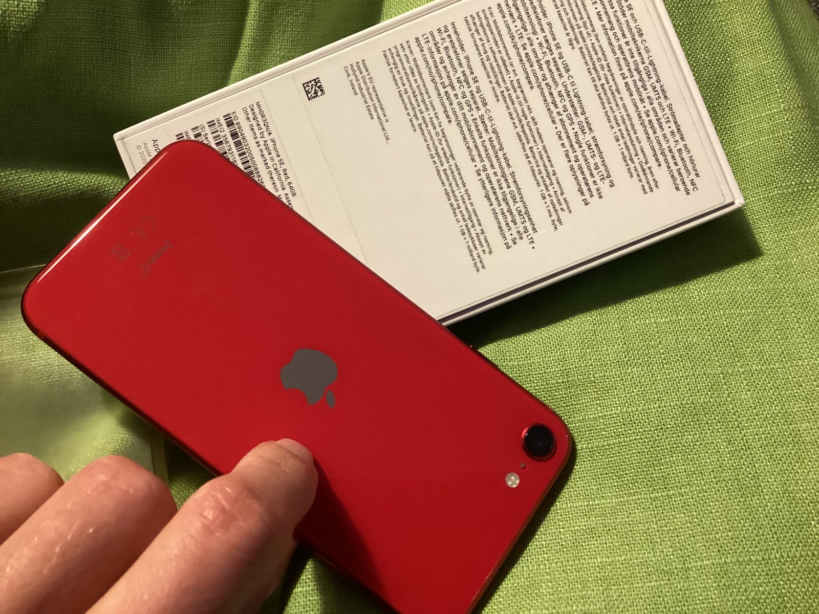 iPhone SE 2. generation, 64 GB, rød