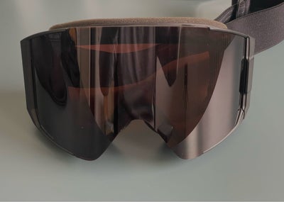 Skibriller, Anon, Model Sync. Inkl 2 linser med Zeiss glas. Det ene til overskyet. Det andet til sol