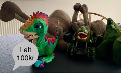 Andet legetøj, Dinosaur, 3 langhals
1 grøn dinosaur 
1 mekanisk hurtig dino med fjernbetjening 
Uden