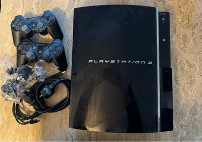 Playstation 3, God, Playstation 3 med 2 originale trådløse joypad, vægbeslag, fod, massere af spil m