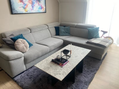 Sofa, 5 pers. , Ilva, Flot og velholdt sofa i grå fra Ilva. 
Nakke puderne er fleksible og kan indst