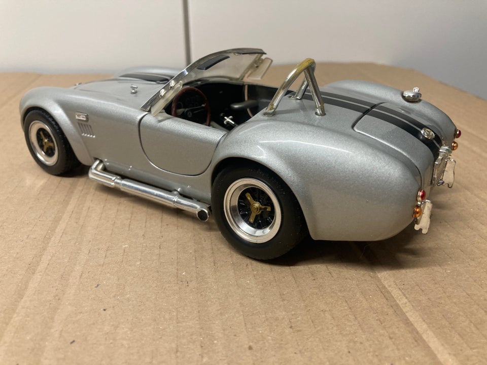 Modelbil, Shelby Cobra 427S/C 1/18, skala 1:18