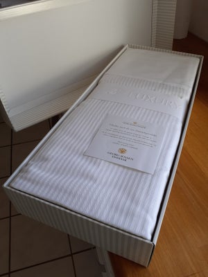Sengetøj, Georg Jensen, Nyt luksus Georg Jensen sengesæt bestående af 2 sæt  140 × 200 cm.  Kan forl