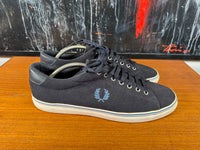 Sneakers, Fred Perry , str. 45