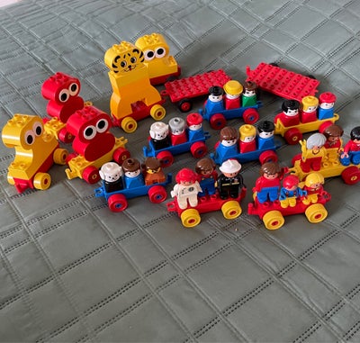 Lego Duplo, Masser af figurer ca 25 stk. fantasidyr vogne mv.
Kan sendes