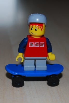 Lego Minifigures, Sportsfigurer:

cty147 Dreng med skateboard 15kr.
gg001 Skateboarder 15kr.
hol162 