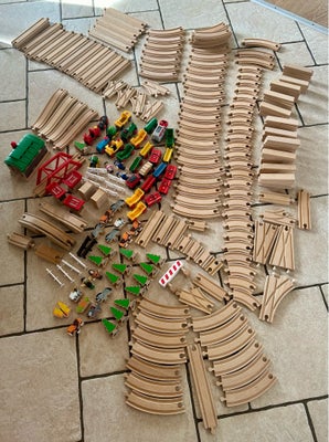 Kæmpe BRIO togbane med tilbehør, Her kan du bygge en kæmpe togbane :) 

Brio skinner og andet tilbeh