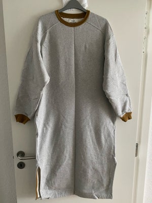 Sweatshirt-kjole, Mads Nørgaard, str. M,  God men brugt, Sælger min Mads Nørgaard Copenhagen, kjole.