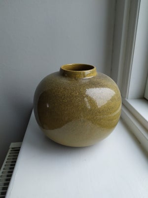 Vase, Karrygul, K studio, 17 cm høj