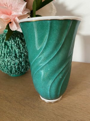 Porcelæn, Vase, Lyngby  svejfet, Super fin svejfet vase fra Lyngby i den flotteste grønne farve. 
In