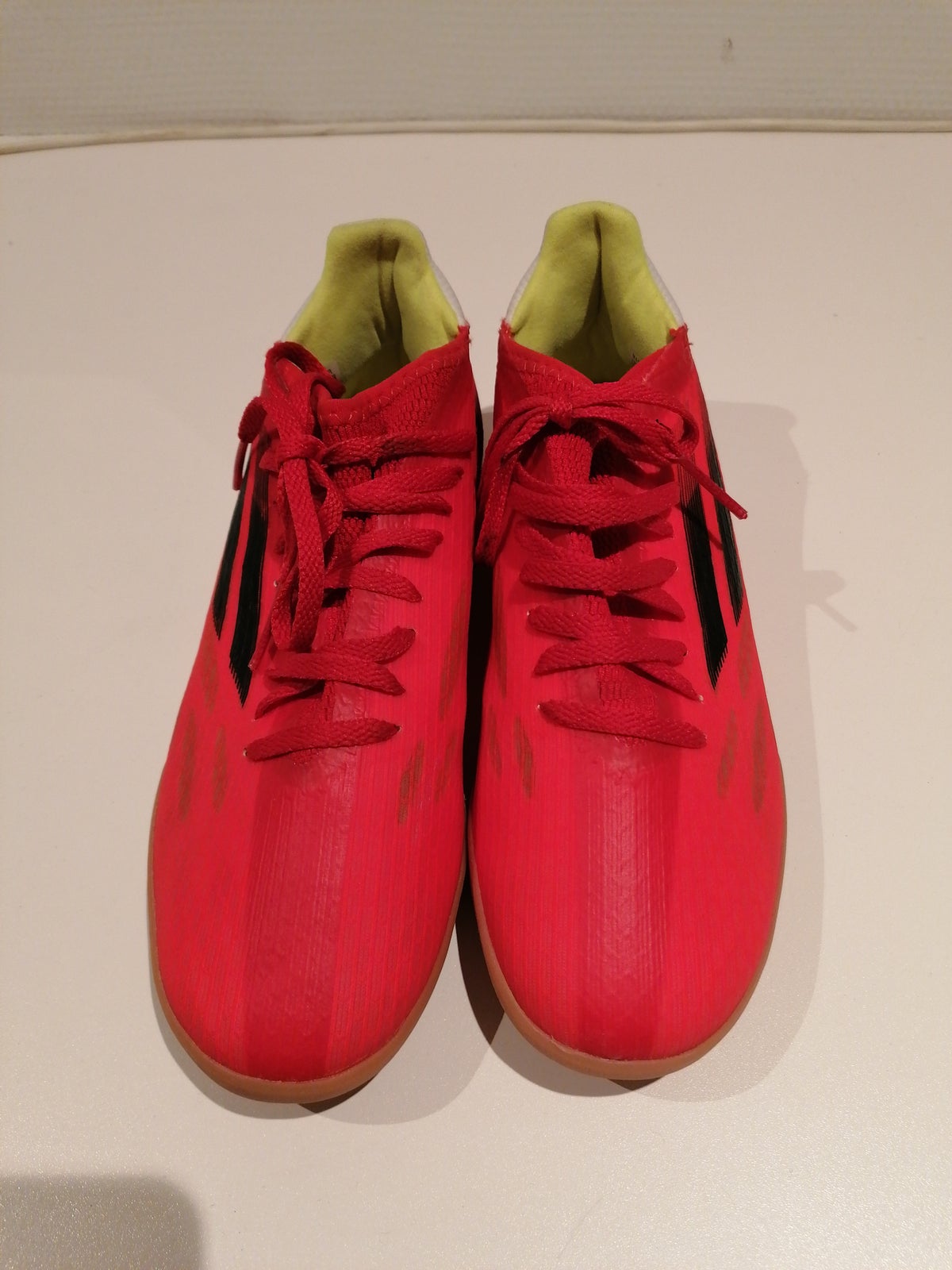 Indendørs sko, Røde, Adidas