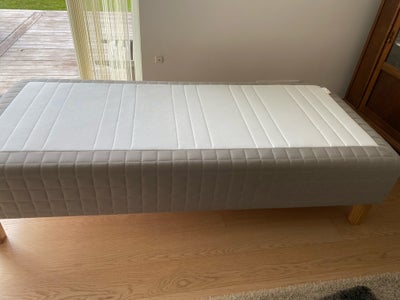 Boxmadras, Ikea Skårer, b: 90 l: 200, Boxmadras/seng med topmadras sælges
Model Skårer fra Ikea
Mål 