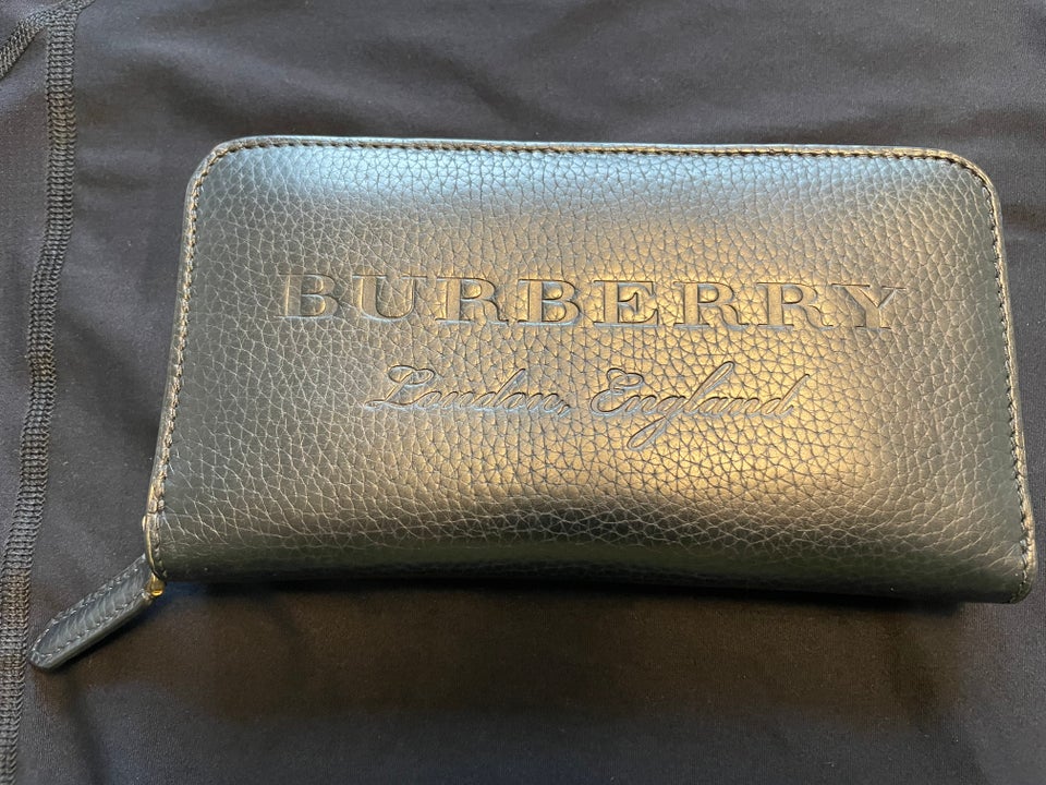 Pung, Burberry