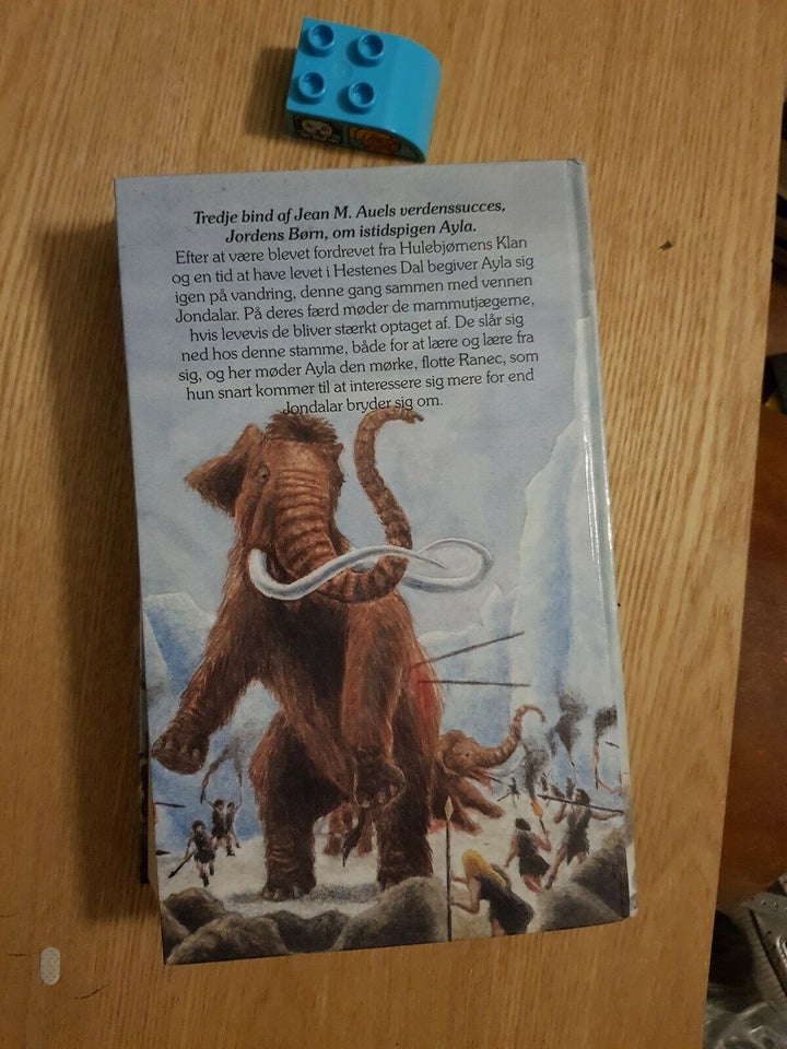 Mammut jægerne, Jean M .Auel, genre: eventyr