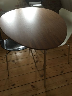 Arne Jacobsen, bord, Æggebordet relanceret i 2022., Æggebordet har en ellipseformet design og bordpl