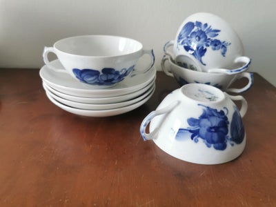 Porcelæn, Bouillon kop, Blå blomst, Lille bouillon kop nr 10 8045 med underkop

Der er 4 stk
2 sort
