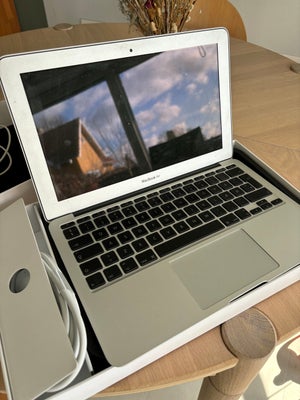 MacBook Air, Defekt, Sælger den her gamle MacBook Air, som ikke virker. Jeg tror batteriet er brændt