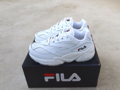 Sneakers, str. 30, Fila *NYE*, piger, Flotte Fila sneakers, som aldrig har været brugt.

De måler 19