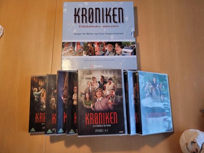 Krøniken DVD+Bog, instruktør Komplet serie, DVD, andet, Krøniken
Komplet serie
Episode 1-22
Bog:
Krø