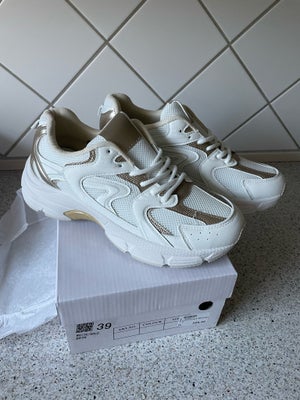 Sneakers, str. 39,  Ubrugt, Super fede sneakers str 39
Aldrig brugt

Nypris 329,-

Kommer fra røgfri