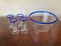 Glas, 4 snapseglas og glasskål , Med blå glaskant
