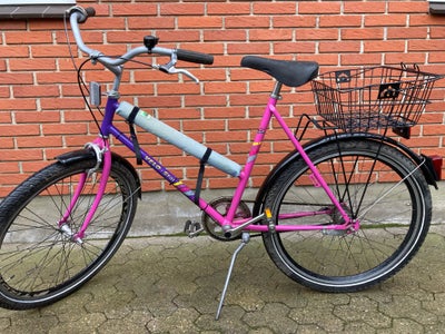 Pigecykel, classic cykel, andet mærke, 26 tommer hjul, 7 gear, Velo dame/pige cykel.
Stel str. 54 cm