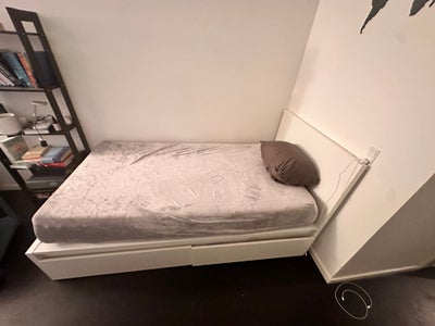 Enkeltseng, Ikea Malm med skuffe og lamelbund, Ikea malm seng med 2 skuffer og lamelbund.
Sælges bil