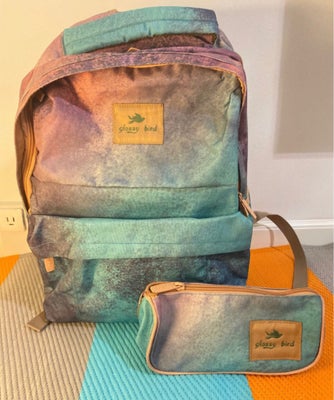 Børnetaske, Står helt nyt, aldrig brugt..

Skoletaske indeholder
En Rum til en iPad/laptop og en rum