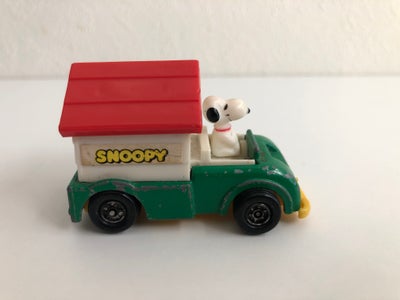 Snoopy, Snoopy i grøn bil med hus. 1958 1966. Aviva No.c 14. Made in Hong Kong. Snoopy feature syndi