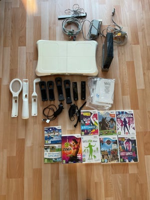 Nintendo Wii, Nintendo, God, Nintendo Wii konsol, Wii balance board, controllere og diverse spil.
Vi