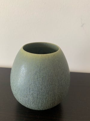 Vase, Danish design by E.ST.N, Kan afhentes i København. Ny og aldrig brugt. Lille keramik dansk “Sp
