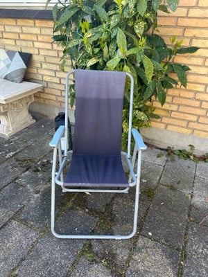Strandstol/camping stol, Strand/ camping stol 

Fin stol i sort 
 som kan klappes sammen

Den måler 