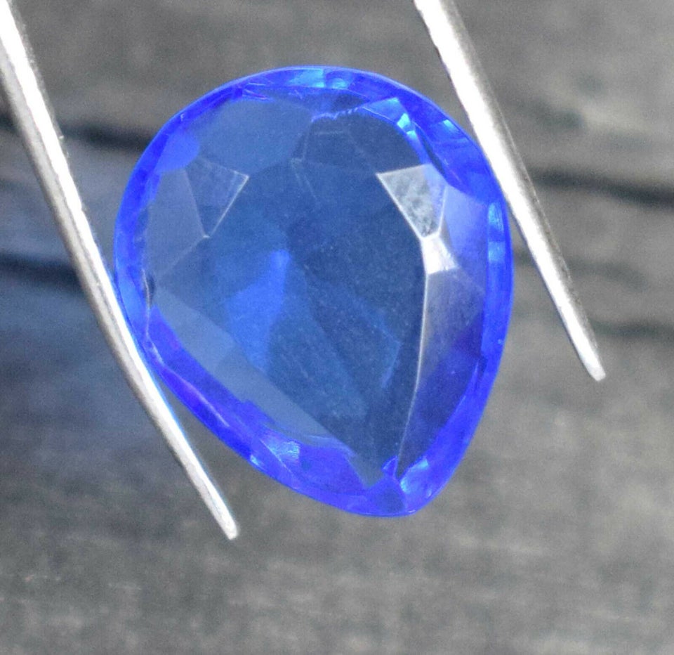 Andet smykke, ædelsten, Pear Cut Treated Blue Tanzanite